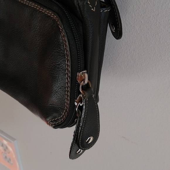 ili Genuine Leather Multi Compartment Crossbody Bag Leopard Interior Black - Picture 4 of 7